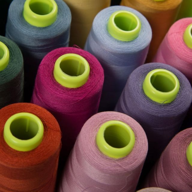 Cône de fil surjeteuse 100% Polyester 2740m - 24 couleurs