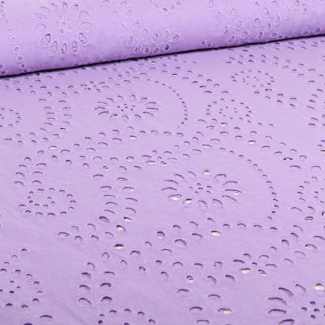 Tissu Broderie anglaise Suzzy sur fond Lilas