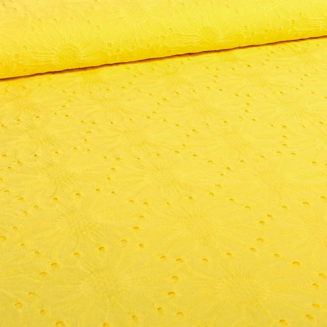 Tissu Broderie anglaise Pâquerette sur fond Jaune