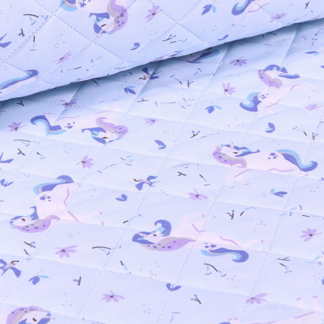Tissu Matelassé Licornes et petites fleurs sur fond Bleu