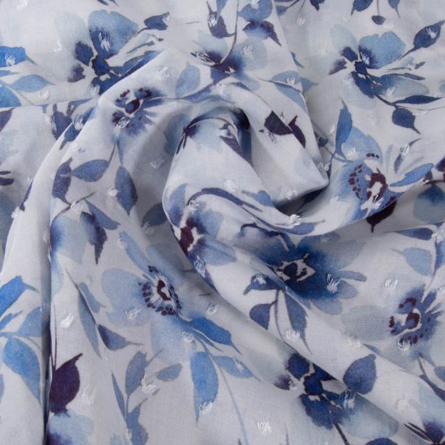 Tissu Plumetis Viscose Feuilles bleues sur fond Blanc