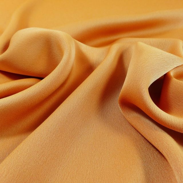 Tissu Crêpe satin mat Orange mangue x10cm