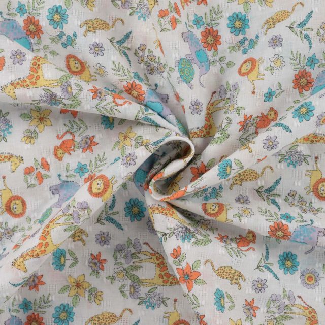 Tissu Voile Plumetis de Coton Animaux Jungle sur fond Blanc cassé