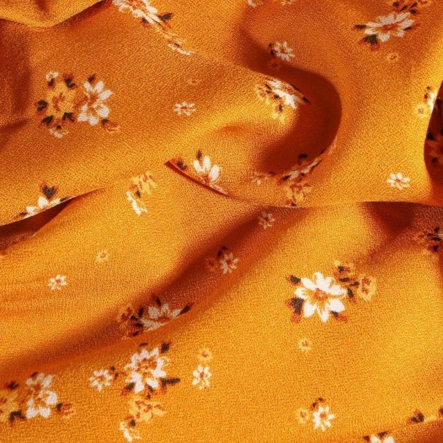 Tissu Crêpe imprimé Petites fleurs blanches sur fond Jaune moutarde - Par 10 cm