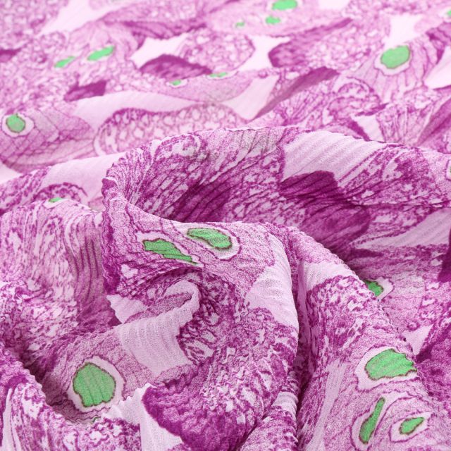 Tissu Mousseline plissé Papillons violets sur fond Blanc