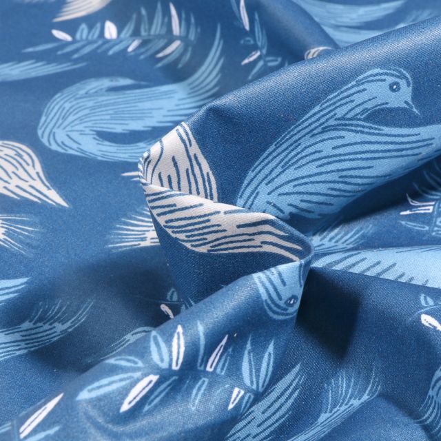 Tissu Coton enduit Geai sur fond Bleu