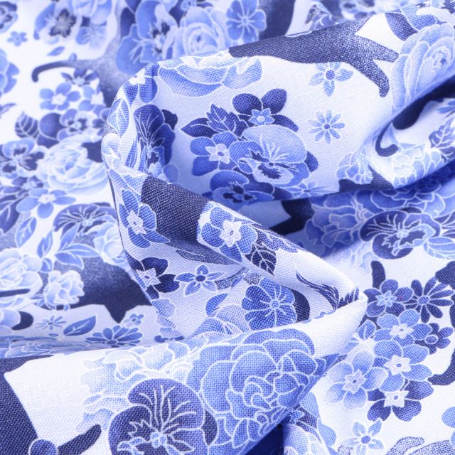 Tissu Coton imprimé QT Fabrics Cat & flowers sur fond Bleu