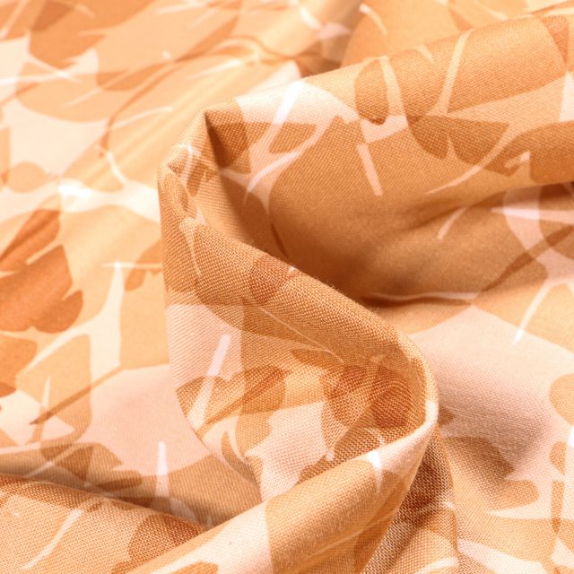 Tissu Coton imprimé QT Fabrics Feuilles superposés sur fond Ocre